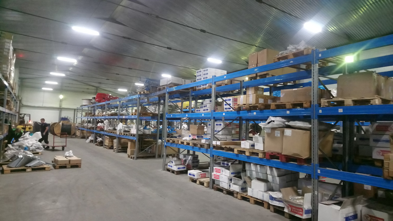 Освещение складских комплексов